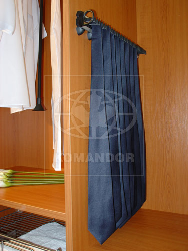 Výsuvný kravatovník pro vestavěné skříně